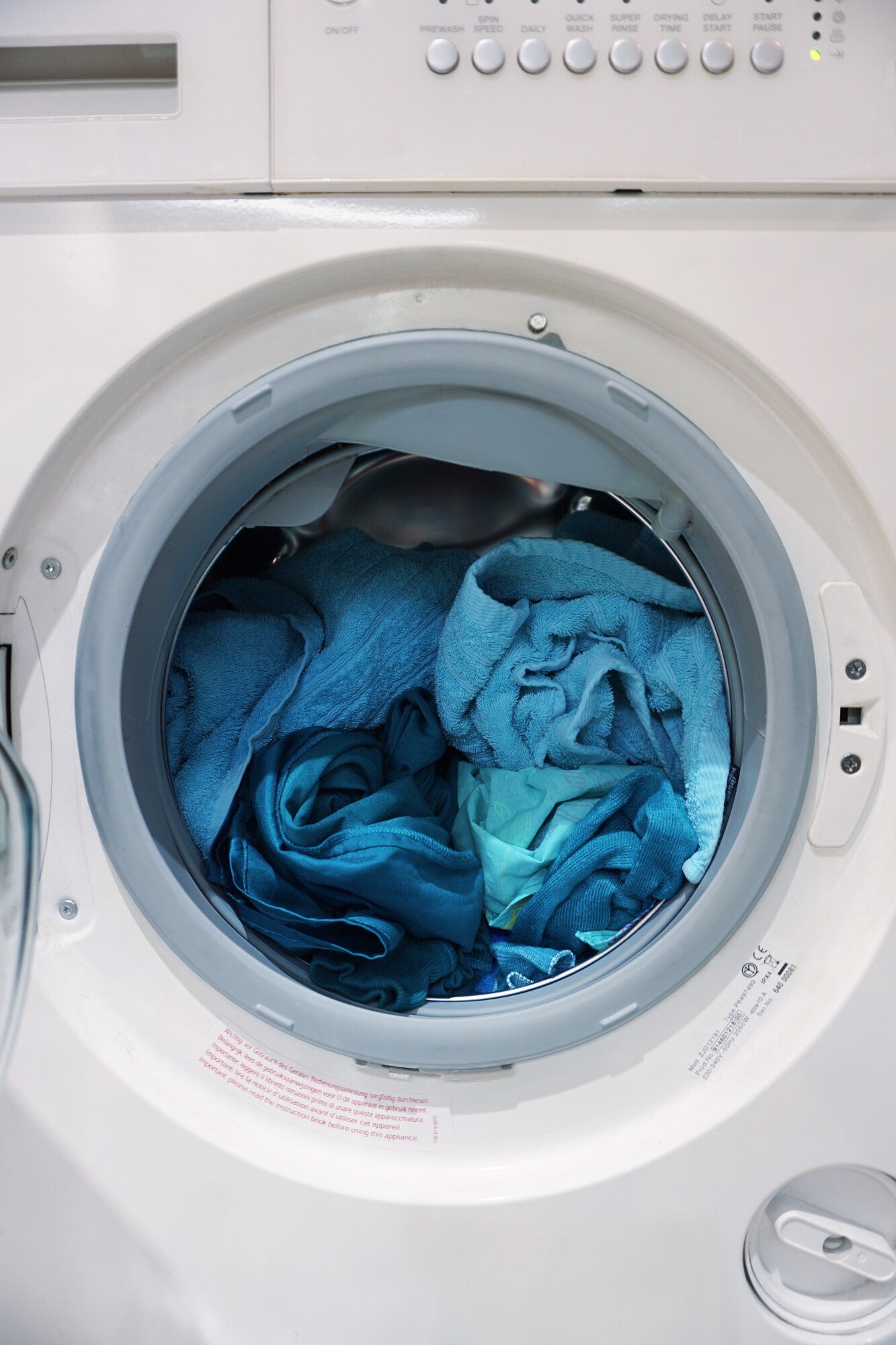 Plant-Based Laundry Detergent vs. Regular Detergent